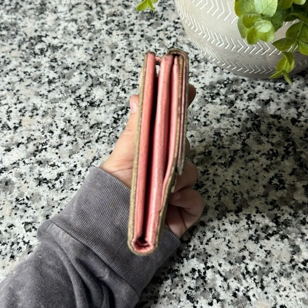 Gucci | Eclipse GG Canvas Compact Wallet - Picture 14 of 14